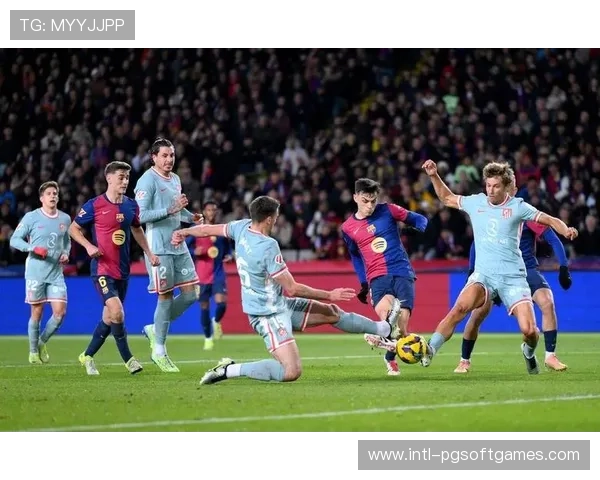 莱万失点后助攻制胜球，巴萨3-1逆转马竞登顶西甲