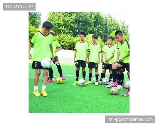 社区行动：美因茨球员前往当地小学参加公益活动